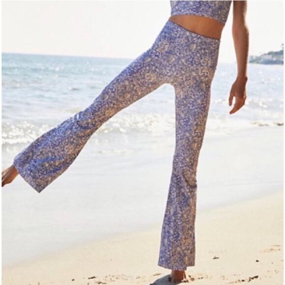 FP Movement x Onzie Bell Bottom Yoga Pants M/L | High Compression Flare Leggings - Picture 1 of 7